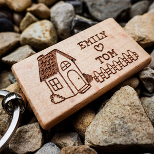 Personalised New Home Key Ring with Couple’s Names – Cute House & Fence Design