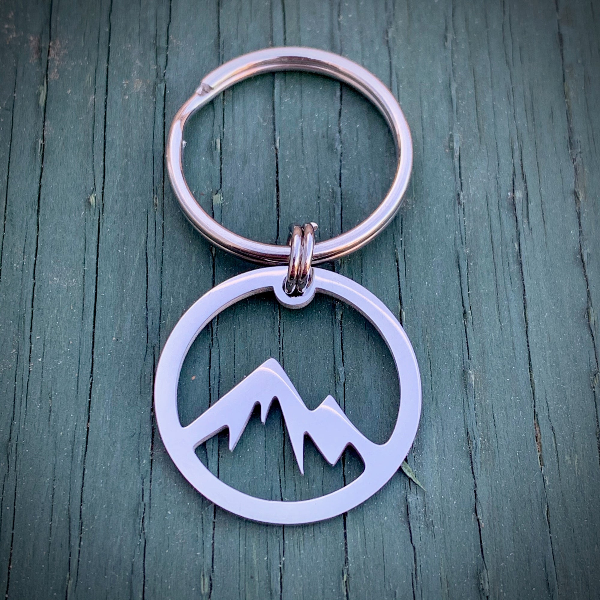 Stunning Stainless Steel Mountain Key Ring: Elevate Your Everyday Adventure