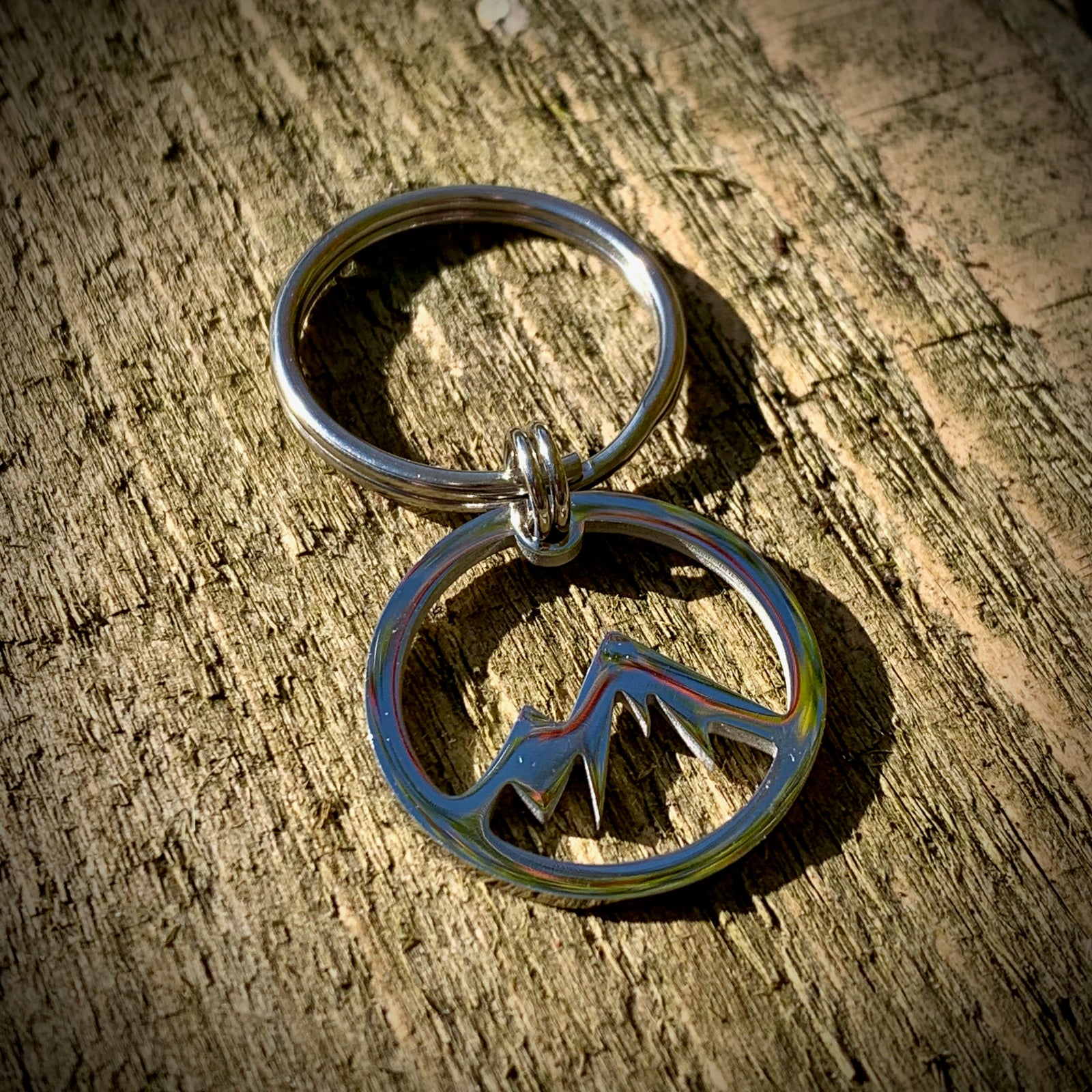 Stunning Stainless Steel Mountain Key Ring: Elevate Your Everyday Adventure