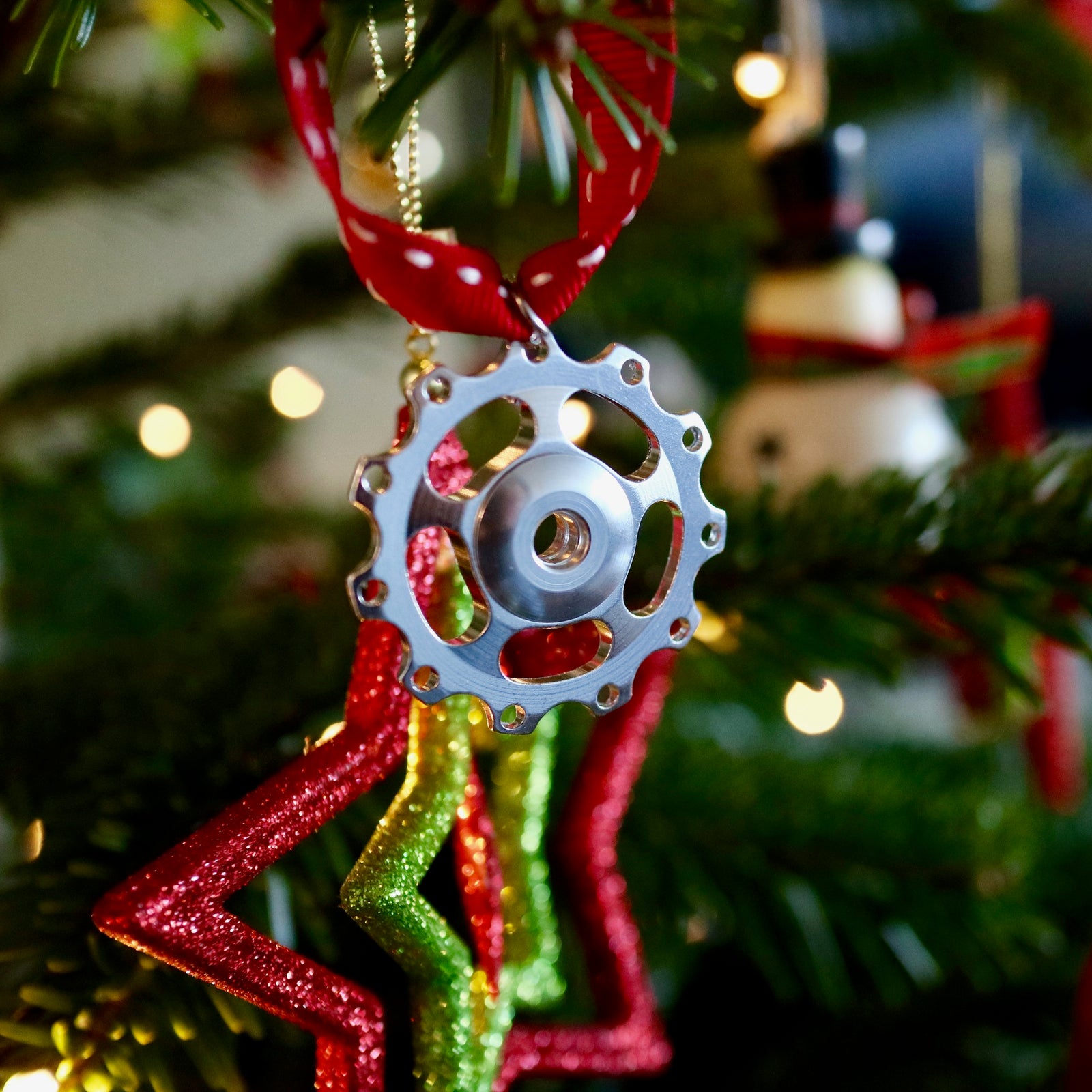 Jockey Wheel Christmas Tree Decoration - Simple